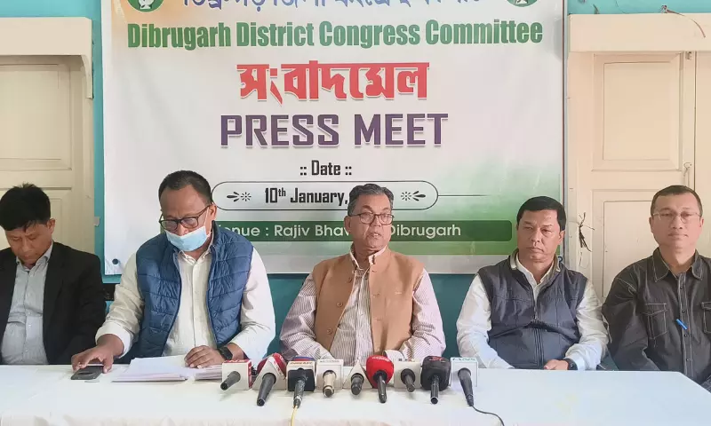 MGNREGA रीब्रांडिंग से गांधी का नाम हटाने पर कांग्रेस का केंद्र पर हमला MGNREGA रीब्रांडिंग से गांधी का नाम हटाने पर कांग्रेस का केंद्र पर हमला