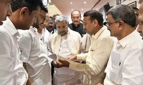 केरल के कन्नड़ मीडियम स्कूलों में मलयालम को पहली भाषा के तौर पर ज़रूरी बनाने के लिए लड़ेंगे : CM केरल के कन्नड़ मीडियम स्कूलों में मलयालम को पहली भाषा के तौर पर ज़रूरी बनाने के लिए लड़ेंगे : CM