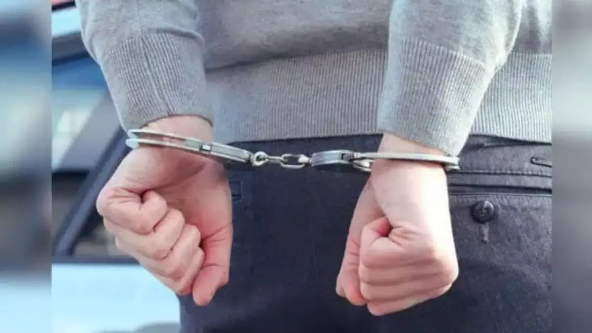 Rewari: हरियाणा में लड़की के यौन उत्पीड़न के आरोप में जूनियर हॉकी कोच गिरफ्तार Rewari: हरियाणा में लड़की के यौन उत्पीड़न के आरोप में जूनियर हॉकी कोच गिरफ्तार