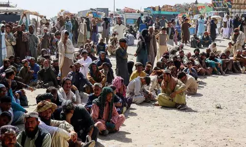 सीमा पर तनाव के बीच पाकिस्तान और Afghanistan के बीच व्यापार में 40% की गिरावट सीमा पर तनाव के बीच पाकिस्तान और Afghanistan के बीच व्यापार में 40% की गिरावट