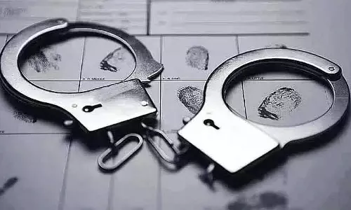 UP : छोटे बेटे की हत्या कर शव यमुना में फेंकने के आरोप में एक व्यक्ति गिरफ्तार UP : छोटे बेटे की हत्या कर शव यमुना में फेंकने के आरोप में एक व्यक्ति गिरफ्तार