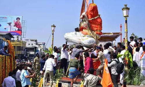 Ballari जंक्शन पर दूसरी वाल्मीकि प्रतिमा