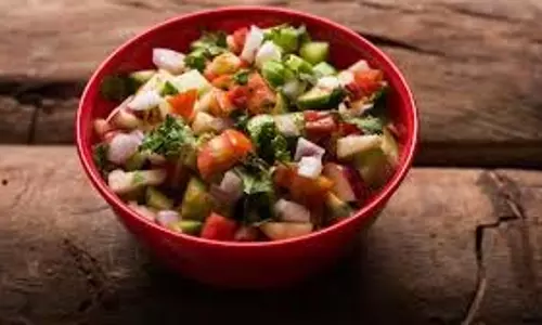 Indian Kachumber Salad : तैयार करें ये झटपट बनने वाला सलाद