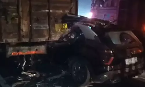 कोहरे के चलते तीन वाहनों की टक्कर, दो लोगों की मौत 4 घायल