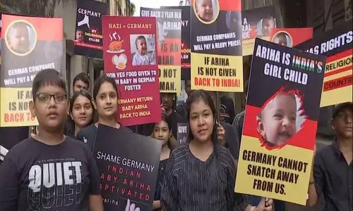 सेव अरिहा टीम ने भारत से जर्मन फॉस्टर केयर से बेबी अरिहा को वापस लाने की मांग की सेव अरिहा टीम ने भारत से जर्मन फॉस्टर केयर से बेबी अरिहा को वापस लाने की मांग की