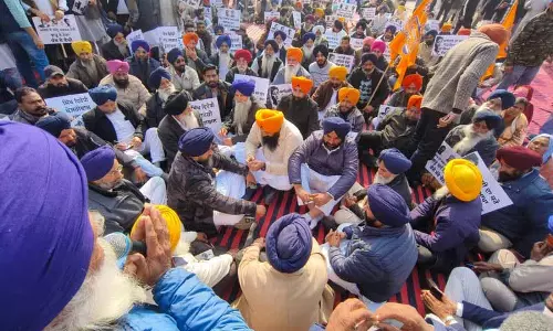 SAD ने राज्यव्यापी विरोध प्रदर्शन किया, आतिशी की गिरफ्तारी की मांग की SAD ने राज्यव्यापी विरोध प्रदर्शन किया, आतिशी की गिरफ्तारी की मांग की