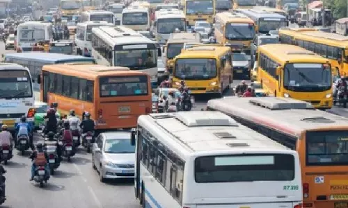 Sankranti rush: हैदराबाद-विजयवाड़ा हाईवे पर गाड़ियों की भीड़