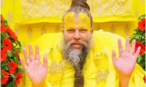 Vrindavan:प्रेमानंद महाराज के फ्लैट में भड़की आग की लपटें,अफरातफरी Vrindavan:प्रेमानंद महाराज के फ्लैट में भड़की आग की लपटें,अफरातफरी