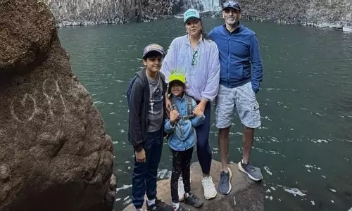 Sameera Reddy अपने छोटे बच्चों और पति के साथ नो टीवी, नो फोन वेकेशन पर