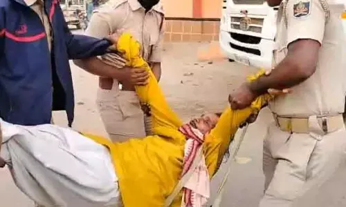 धान खरीद विरोध: Bargarh में 60 किसान हिरासत में लिए गए धान खरीद विरोध: Bargarh में 60 किसान हिरासत में लिए गए