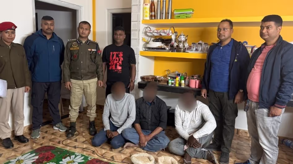 Assam के कछार में 8 करोड़ रुपये से ज़्यादा कीमत के ड्रग्स ज़ब्त, तीन लोग गिरफ़्तार Assam के कछार में 8 करोड़ रुपये से ज़्यादा कीमत के ड्रग्स ज़ब्त, तीन लोग गिरफ़्तार