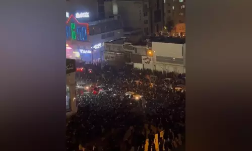 ईरान में इंटरनेट ब्लैकआउट जारी, तेहरान की चेतावनी के बाद हाई अलर्ट पर इजरायल ईरान में इंटरनेट ब्लैकआउट जारी, तेहरान की चेतावनी के बाद हाई अलर्ट पर इजरायल