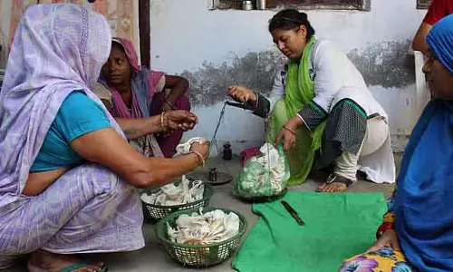 Bengaluru में घरेलू हिंसा पीड़ितों के लिए मशरूम की खेती की ट्रेनिंग Bengaluru में घरेलू हिंसा पीड़ितों के लिए मशरूम की खेती की ट्रेनिंग