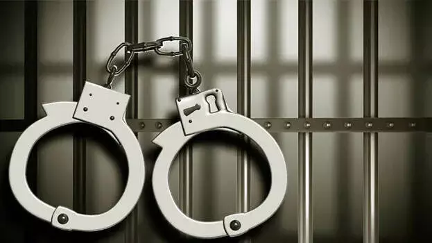 Kozhikode: नाबालिग लड़के के साथ यौन शोषण की कोशिश; टीचर गिरफ्तार Kozhikode: नाबालिग लड़के के साथ यौन शोषण की कोशिश; टीचर गिरफ्तार