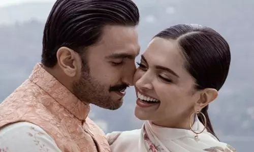 Deepika Padukone दोस्त की शादी में पर्पल बांधनी साड़ी में कमाल लग रही
