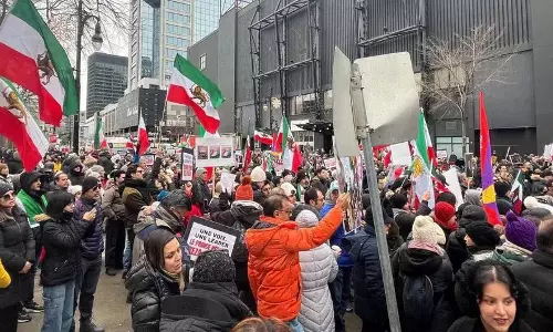 Iran के साथ तनाव बढ़ने पर अमेरिका मिलिट्री एक्शन पर विचार कर रहा