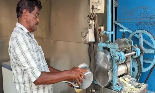 Kerala के गन्ने के रस बेचने वाले ने अपने यात्रा के सपनों को साकार किया, 10 देशों की यात्रा की Kerala के गन्ने के रस बेचने वाले ने अपने यात्रा के सपनों को साकार किया, 10 देशों की यात्रा की