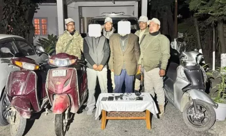 Manipur: इंफाल वेस्ट ट्रिपल शूटिंग केस में दो बड़े उग्रवादी गिरफ्तार Manipur: इंफाल वेस्ट ट्रिपल शूटिंग केस में दो बड़े उग्रवादी गिरफ्तार