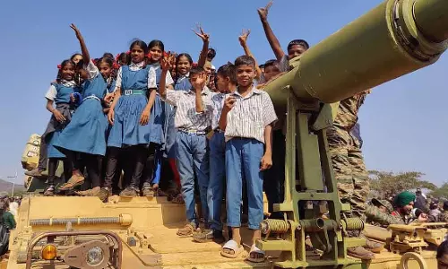 Nashik : कोहोर गांव के छात्रों को आर्टिलरी स्कूल में सेना का प्रत्यक्ष अनुभव मिला