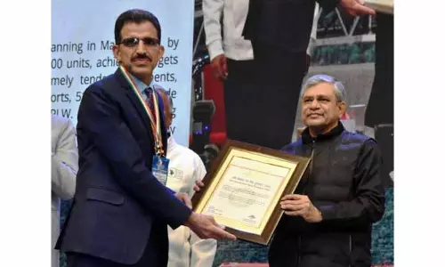 रेल मंत्री ने Ramesh Kaul को प्रतिष्ठित सेवा पुरस्कार से सम्मानित किया रेल मंत्री ने Ramesh Kaul को प्रतिष्ठित सेवा पुरस्कार से सम्मानित किया