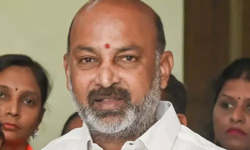 AIMIM अध्यक्ष पर विवाद, बंदी संजय ने ओवैसी को चुनौती दी
