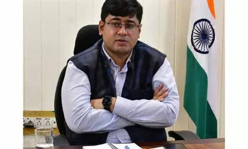 DC Ganderbal ने बिजली परियोजनाओं की प्रगति की समीक्षा की