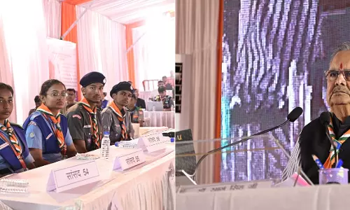 युवा संसद में डॉ रमन सिंह बने अध्यक्ष और बच्चे बने सांसद युवा संसद में डॉ रमन सिंह बने अध्यक्ष और बच्चे बने सांसद