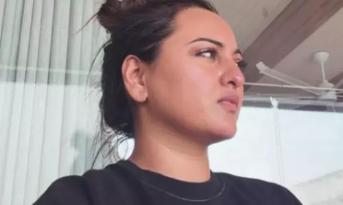 Sonakshi सिन्हा का शांति का प्रयास, बालकनी में मिला बिल्कुल उल्टा अनुभव Sonakshi सिन्हा का शांति का प्रयास, बालकनी में मिला बिल्कुल उल्टा अनुभव
