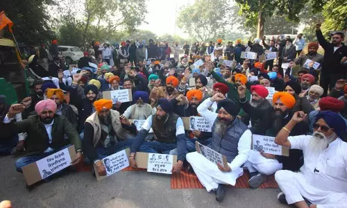 SAD ने मोहाली में आप नेता आतिशी के खिलाफ प्रदर्शन किया