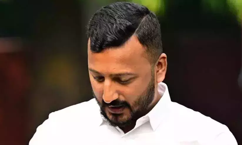 Kerala : कांग्रेस से निकाले गए MLA राहुल ममकूटाथिल यौन उत्पीड़न मामले में गिरफ्तार Kerala : कांग्रेस से निकाले गए MLA राहुल ममकूटाथिल यौन उत्पीड़न मामले में गिरफ्तार