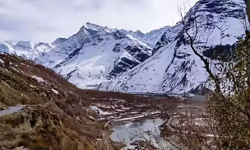 Sisso पंचायत ने 20 जनवरी से 28 फरवरी तक घाटी में टूरिस्ट एक्टिविटी पर रोक लगा दी Sisso पंचायत ने 20 जनवरी से 28 फरवरी तक घाटी में टूरिस्ट एक्टिविटी पर रोक लगा दी