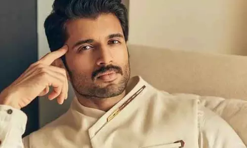 Vijay Deverakonda का बड़ा बयान: फिल्म रिव्यू बैन पर जताई खुशी और निराशा Vijay Deverakonda का बड़ा बयान: फिल्म रिव्यू बैन पर जताई खुशी और निराशा
