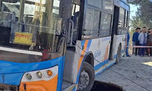 Shimla प्रशासन ने कैथलीघाट-ढल्ली सड़क के काम पर लगी रोक हटाई Shimla प्रशासन ने कैथलीघाट-ढल्ली सड़क के काम पर लगी रोक हटाई
