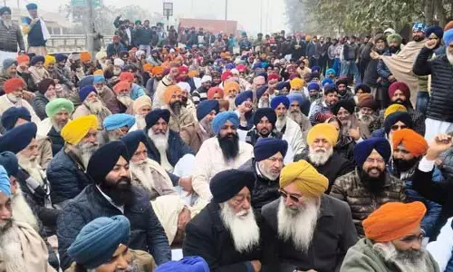 तरनतारन में आतिशी की कथित टिप्पणी को लेकर SAD कार्यकर्ताओं ने धरना दिया और पुतला फूंका