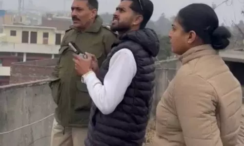 Lohri से पहले अमृतसर पुलिस ने चीनी मांझे की जांच के लिए ड्रोन तैनात किए Lohri से पहले अमृतसर पुलिस ने चीनी मांझे की जांच के लिए ड्रोन तैनात किए