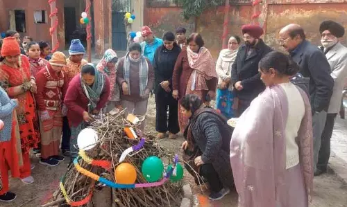 Nari Niketan में स्पेशल बच्चों के साथ लोहड़ी मनाई गई