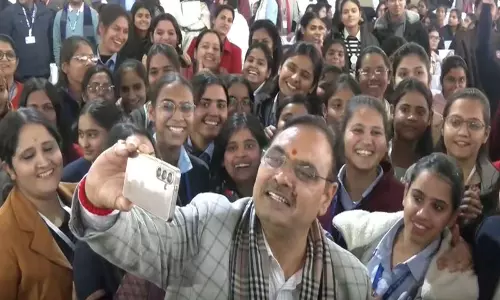 राजस्थान के CM भजनलाल शर्मा ने बजट पूर्व बैठक में छात्राओं से बातचीत की