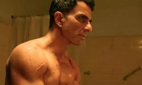 Sonu Sood ने फतेह के 1 साल पूरे होने का जश्न मनाया
