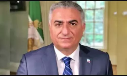 Iran के निर्वासित क्राउन प्रिंस रेजा पहलवी ने प्रदर्शनकारियों से प्रदर्शन जारी रखने की अपील की