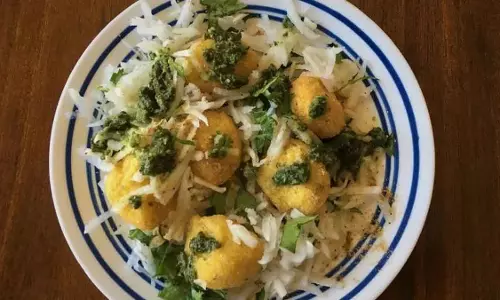 दिल्ली के Street Food का तड़का: राम लड्डू और स्पेशल ग्रीन चटनी दिल्ली के Street Food का तड़का: राम लड्डू और स्पेशल ग्रीन चटनी