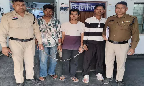 पुरानी रंजिश में चाकू से हमला, नाबालिग सहित 4 आरोपी गिरफ्तार पुरानी रंजिश में चाकू से हमला, नाबालिग सहित 4 आरोपी गिरफ्तार