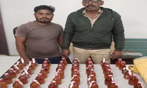 खरोरा थाना पुलिस की कार्रवाई, अवैध शराब के साथ दो आरोपी गिरफ्तार खरोरा थाना पुलिस की कार्रवाई, अवैध शराब के साथ दो आरोपी गिरफ्तार
