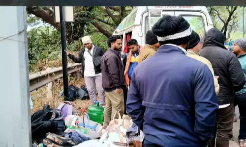 Taptapani घाट पर यात्रियों की गाड़ी एक खड़े ट्रक से टकरा गई, 3 लोग घायल Taptapani घाट पर यात्रियों की गाड़ी एक खड़े ट्रक से टकरा गई, 3 लोग घायल