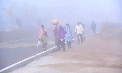 Telangana में तेज़ ठंड, घने कोहरे के अलर्ट के बीच संक्रांति से गर्मी आएगी Telangana में तेज़ ठंड, घने कोहरे के अलर्ट के बीच संक्रांति से गर्मी आएगी