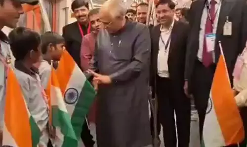 गुजरात में भूपेंद्र पटेल और हर्ष संघवी ने मेट्रो यात्रा कर जनता से लिया फीडबैक गुजरात में भूपेंद्र पटेल और हर्ष संघवी ने मेट्रो यात्रा कर जनता से लिया फीडबैक