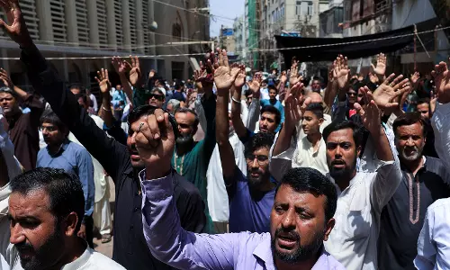 Pakistan में ट्रेड यूनियन नेता की रिहाई को लेकर प्रदर्शन