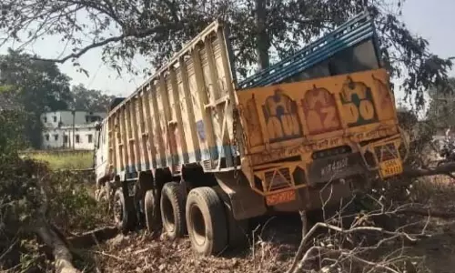CG: कुरुद में भीषण सड़क हादसा, बाइक चालक की मौके पर मौत CG: कुरुद में भीषण सड़क हादसा, बाइक चालक की मौके पर मौत