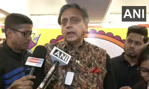 कांग्रेस सांसद शशि थरूर ने नारायण गुरु पर किताब द सेज हू रीइमैजिन्ड हिंदुइज्म लिखी कांग्रेस सांसद शशि थरूर ने नारायण गुरु पर किताब द सेज हू रीइमैजिन्ड हिंदुइज्म लिखी