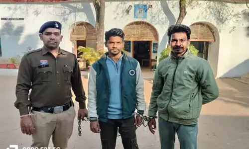 हत्या मामले में फरार दो आरोपी मुंगेली से गिरफ्तार हत्या मामले में फरार दो आरोपी मुंगेली से गिरफ्तार