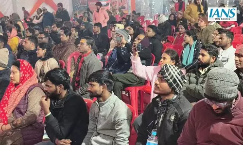 संगम में माघ मेला के काला संगम और संस्कृत पंडाल में कलाकारों ने मनोहर प्रस्तुतियाँ दीं संगम में माघ मेला के काला संगम और संस्कृत पंडाल में कलाकारों ने मनोहर प्रस्तुतियाँ दीं